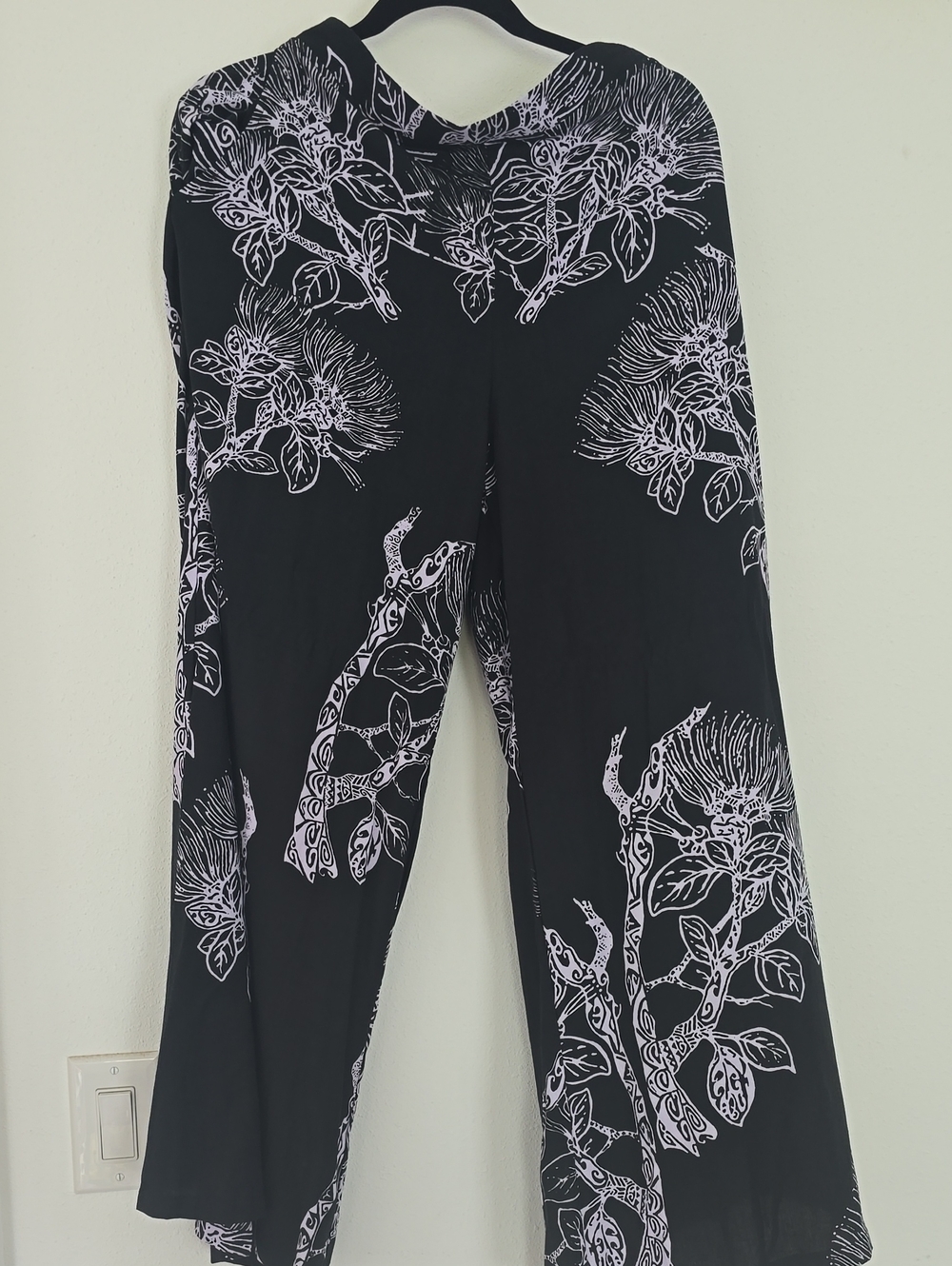 WAHINE TOA. Black W/Lilac Palazzo Floral Print Pants.